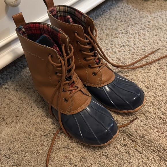 Shoes - Stylish Tan and Navy Women's Boots